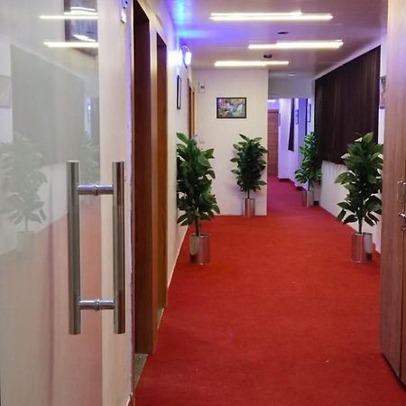 Hotel Royal Relax กันตินาการ์ ภายนอก รูปภาพ