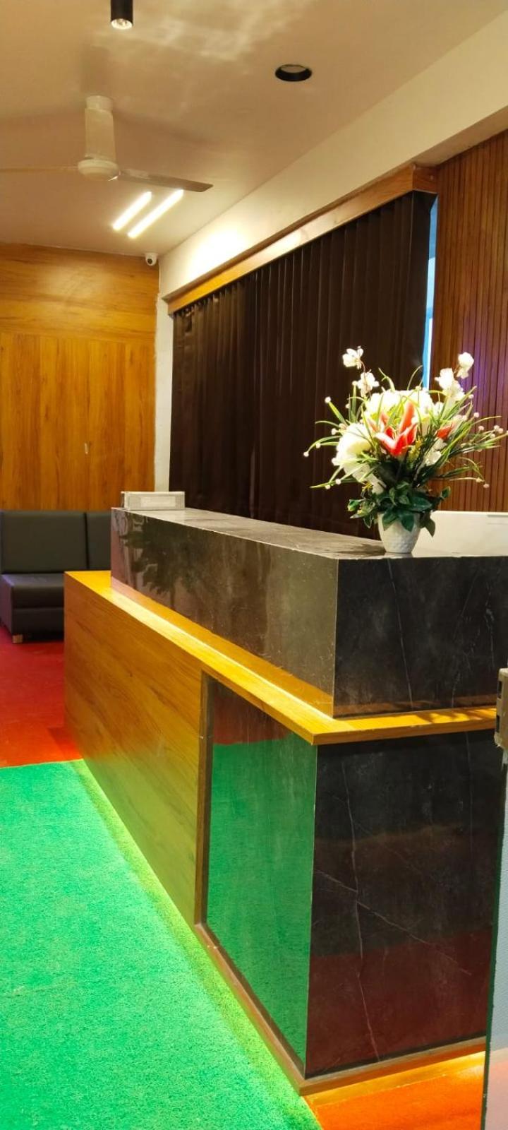 Hotel Royal Relax กันตินาการ์ ภายนอก รูปภาพ